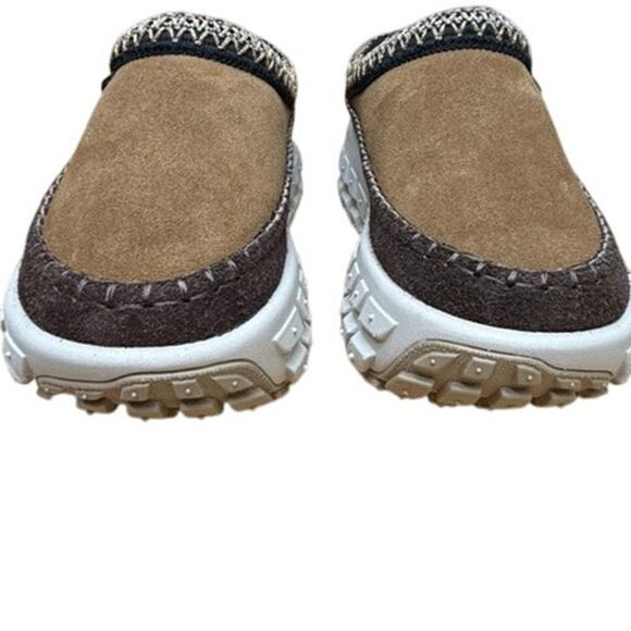 NWT! "UGG" KIDS Venture Daze Slip On Suede SZ 3Y Thick Tread Embroidered Accent - Picture 7 of 11